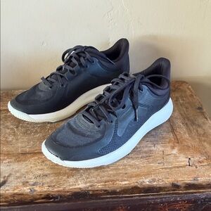 Lululemon Women’s Black Athletic Sneakers Size 8
